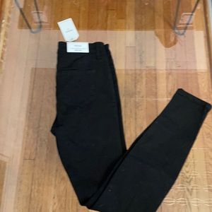 Distressed black jegging’s